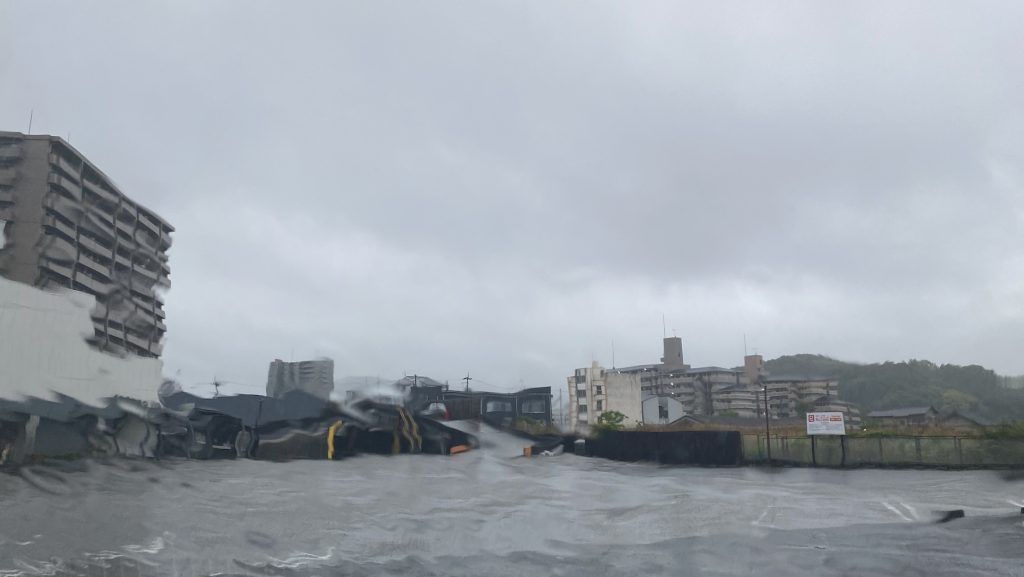 おおいに雨降れ